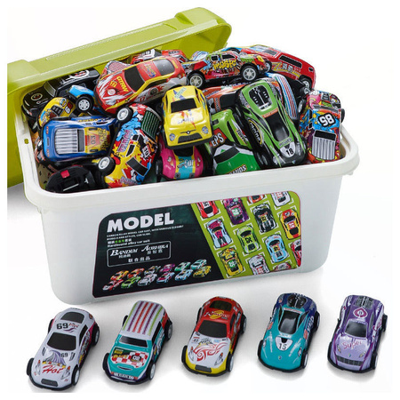 RESORAKI AUTKA WYŚCIGOWE SAMOCHODZIKI Z NAPĘDEM METALOWE AUTA 70SZT KUFEREK